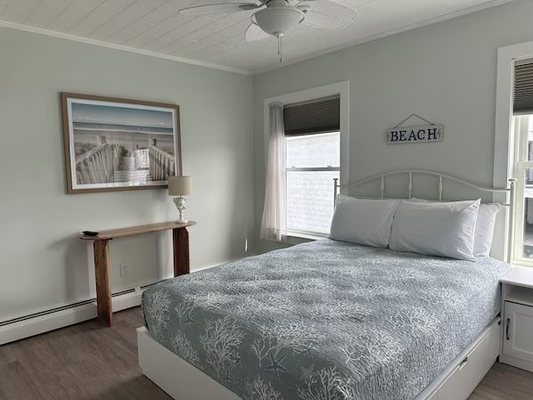 Moontide Motel Cabins and Apartments — Guest room