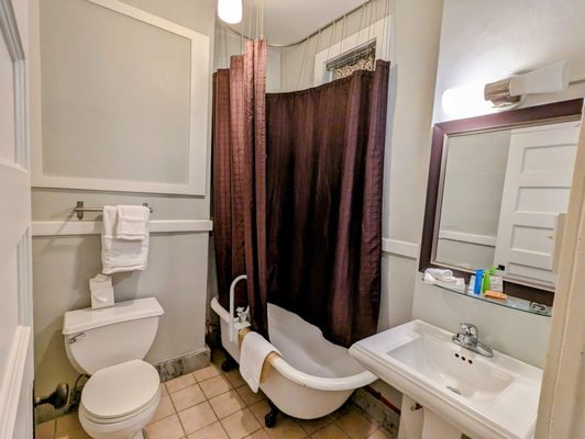 Moore Hotel — Bathroom