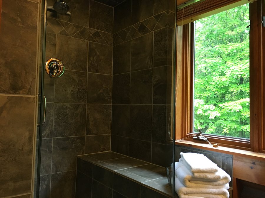 Moose Meadow Lodge Treehouse — Bathroom