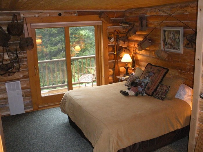 Moose Meadow Lodge Treehouse — Guest room