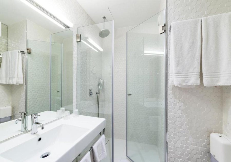 Moov Hotel Porto Centro — Bathroom