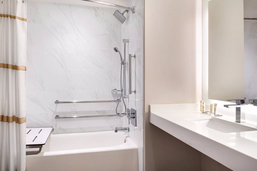 Morgantown Marriott at Waterfront Place — Bathroom