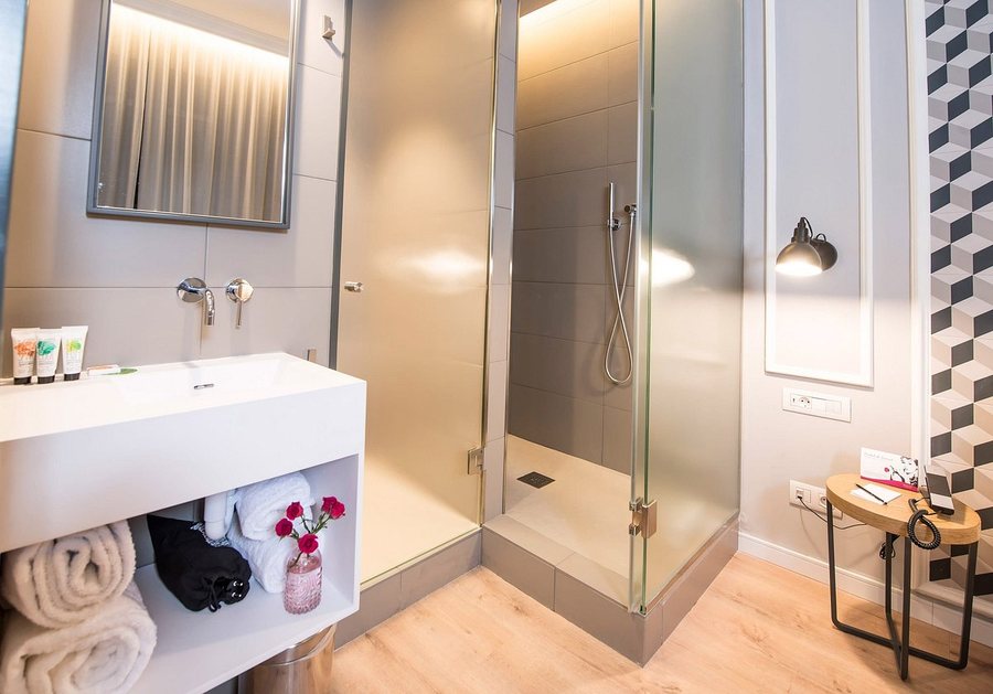 Mosaic By Ona Barcelona Catalonia — Bathroom