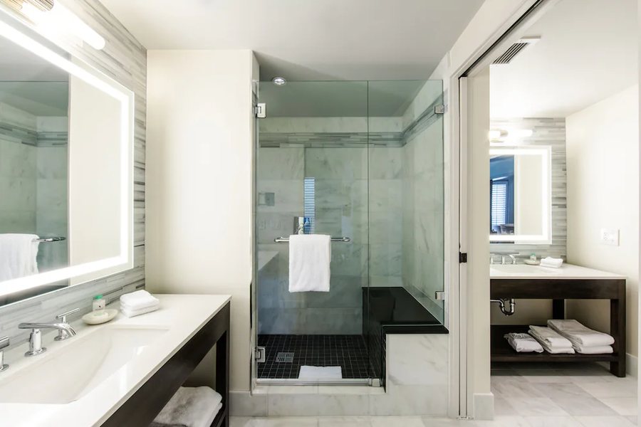 Mosaic Hotel — Bathroom
