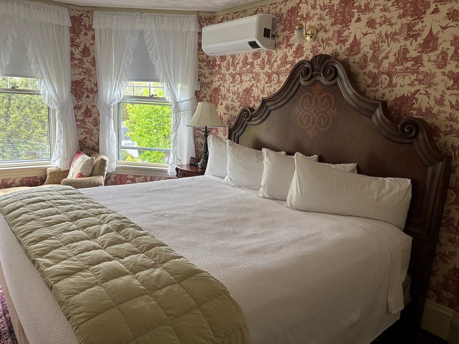 Moseley Cottage Inn — Guest room