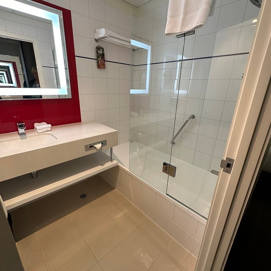 Motel 384 — Bathroom