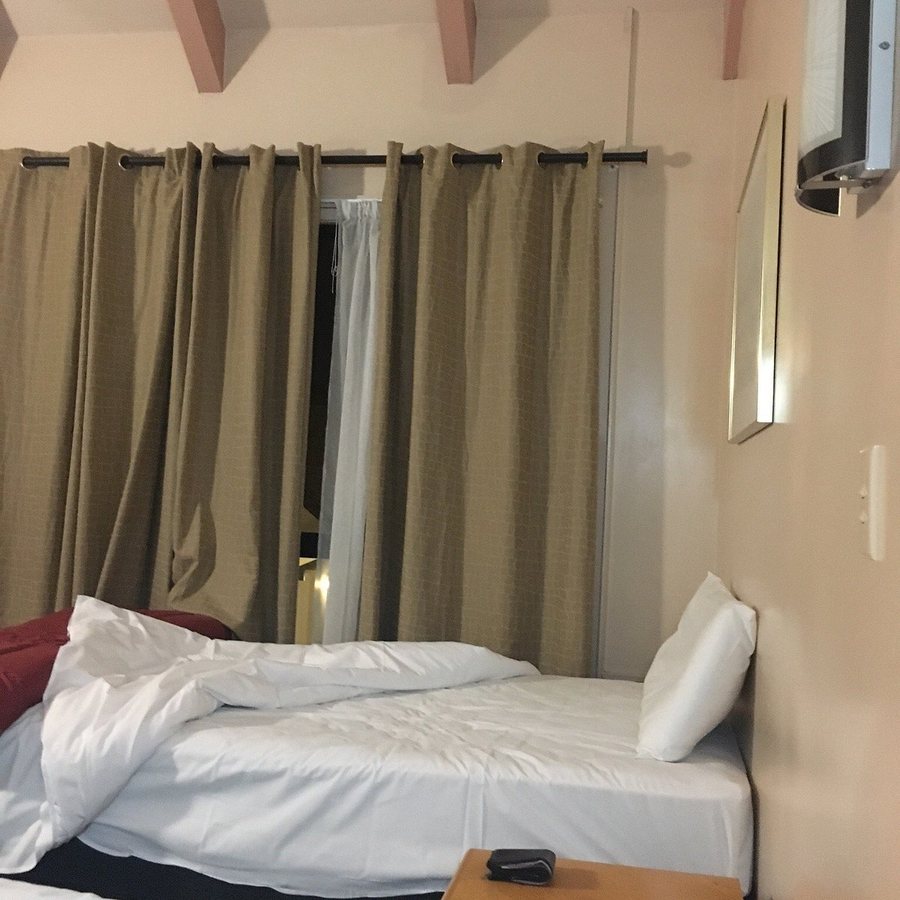 Motel 384 — Guest room