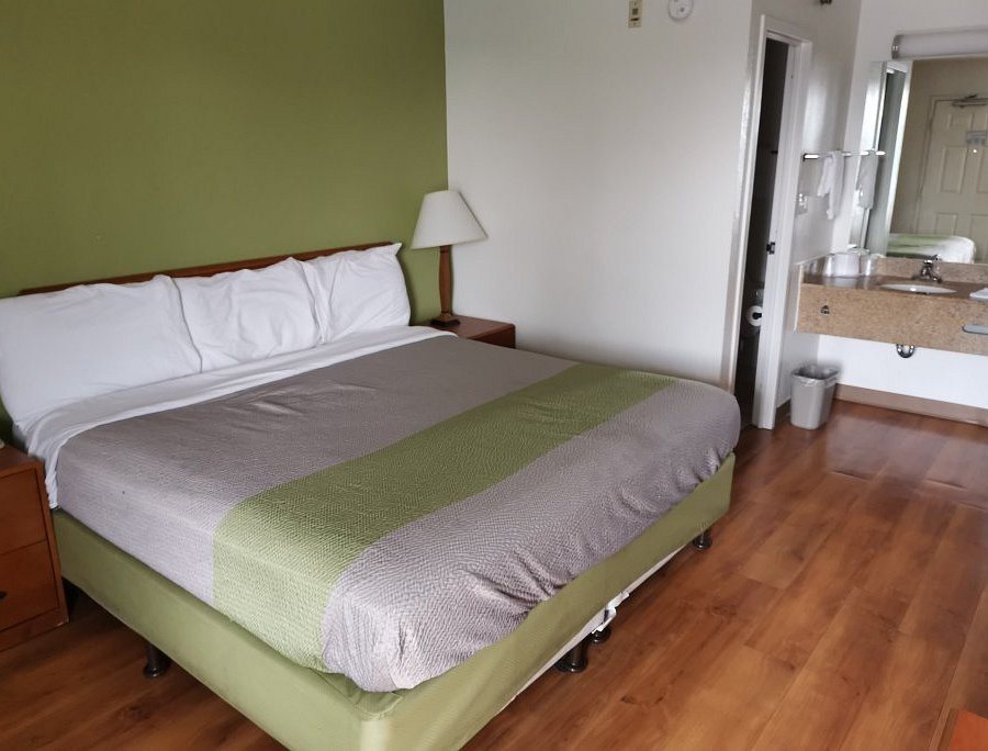Motel 6 Amherst NY Buffalo — Guest room