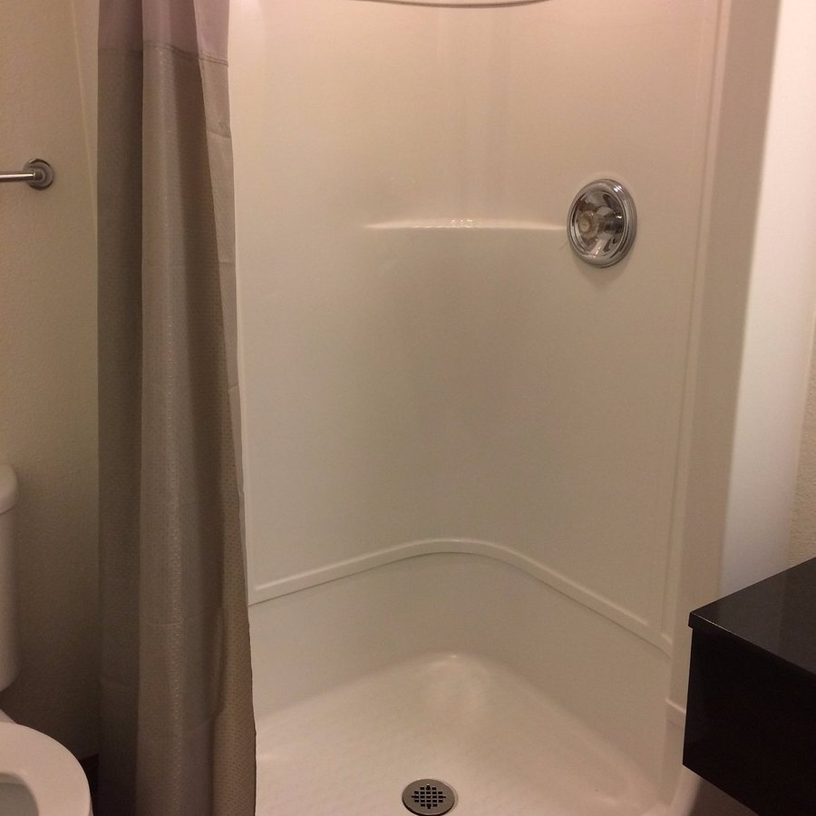 Motel 6 Arcata CA Cal Poly Humboldt — Bathroom