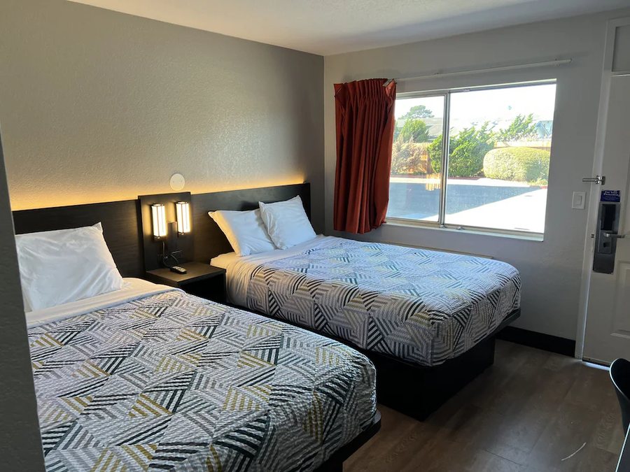 Motel 6 Arcata CA Cal Poly Humboldt — Guest room