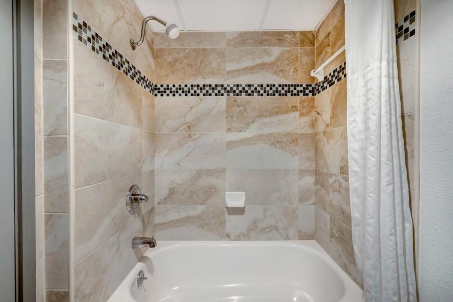 Motel 6 Arlington — Bathroom