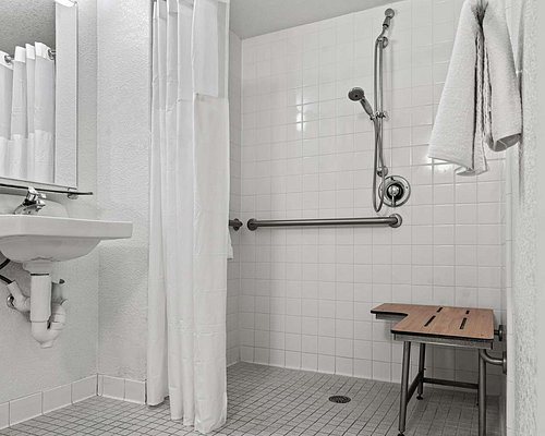 Motel 6 Atascadero CA — Bathroom