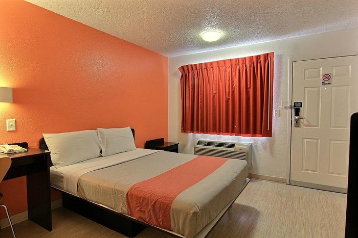 Motel 6 Austin TX Midtown — Guest room