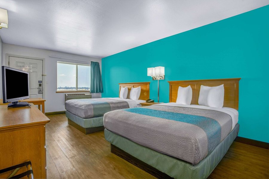 Motel 6 Baker City — Guest room