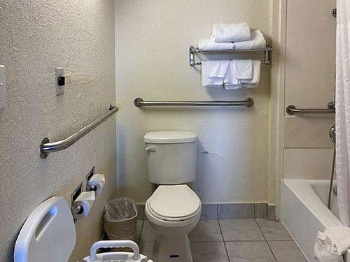 Motel 6 Baltimore MD — Bathroom
