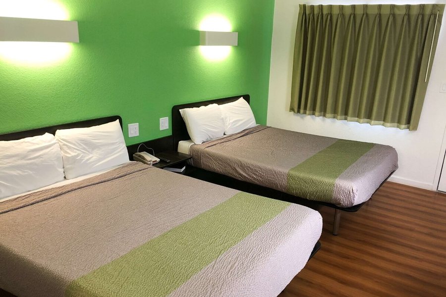 Motel 6 Barstow CA — Guest room