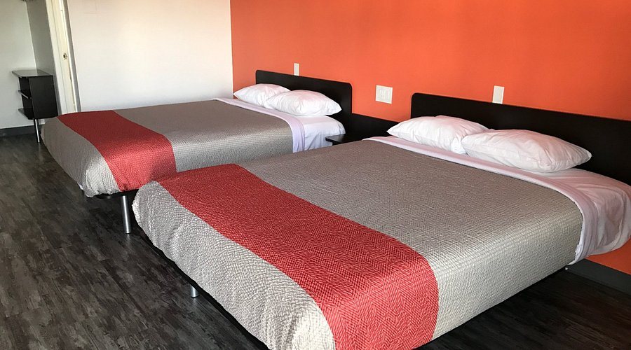 Motel 6 Barstow CA Route 66 — Guest room