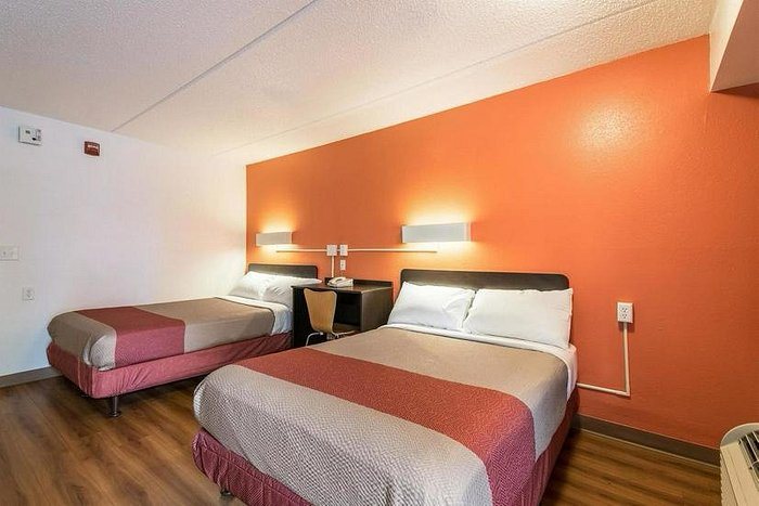Motel 6 Birmingham AL — Guest room