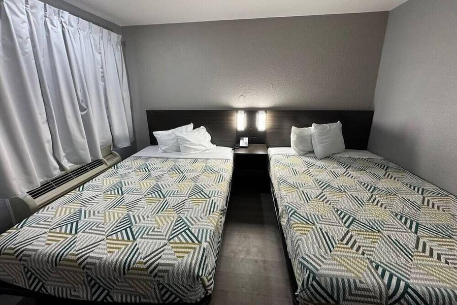 Motel 6 Bismarck — Guest room