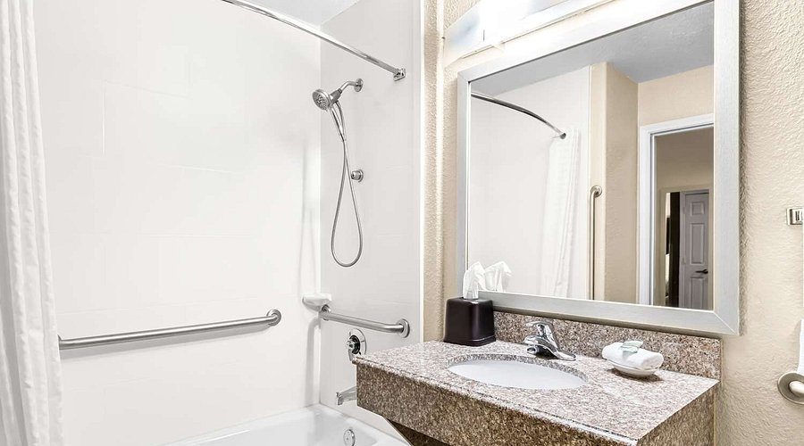 Motel 6 Boerne TX — Bathroom