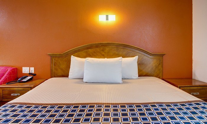 Motel 6 Branson MO — Guest room