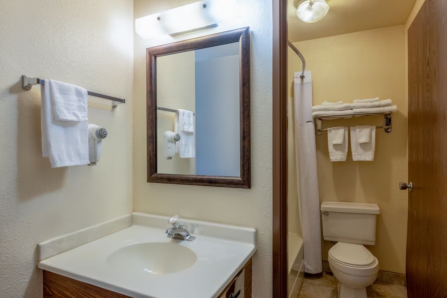 Motel 6 Butte MT Historic City Center — Bathroom
