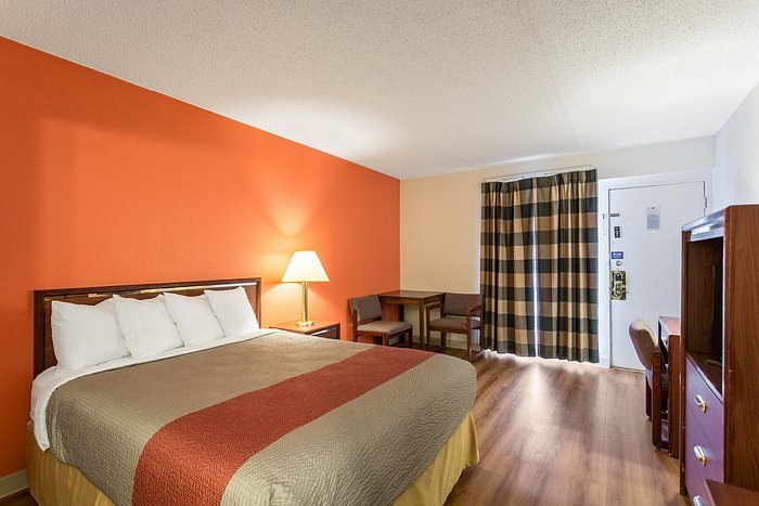 Motel 6 Butte MT Historic City Center — Guest room