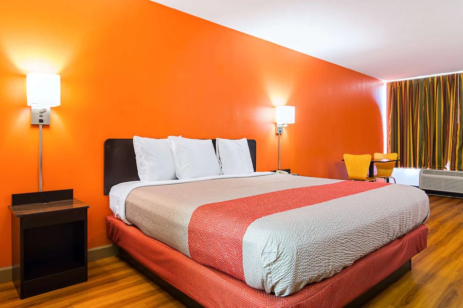 Motel 6 Cleveland TN — Guest room