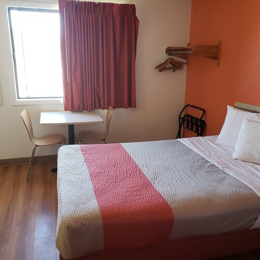 Motel 6 Colby — Guest room