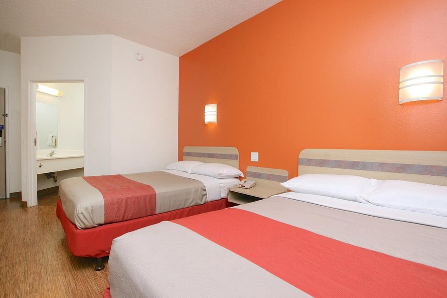Motel 6 Colchester VT Burlington — Guest room