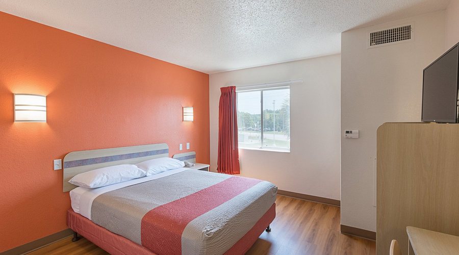 Motel 6 Columbia SC Fort Jackson Area — Guest room