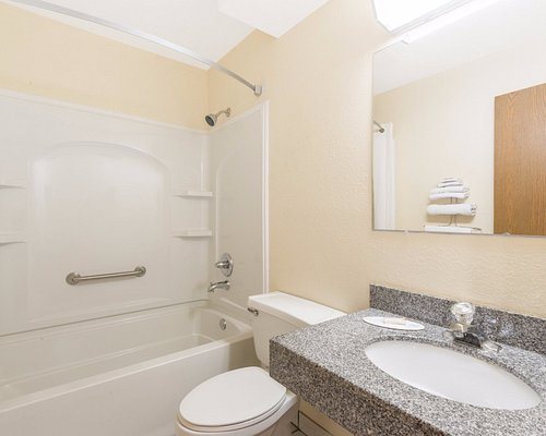 Motel 6 Corbin KY — Bathroom