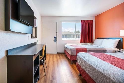 Motel 6 Corpus Christi Northwest — Guest room