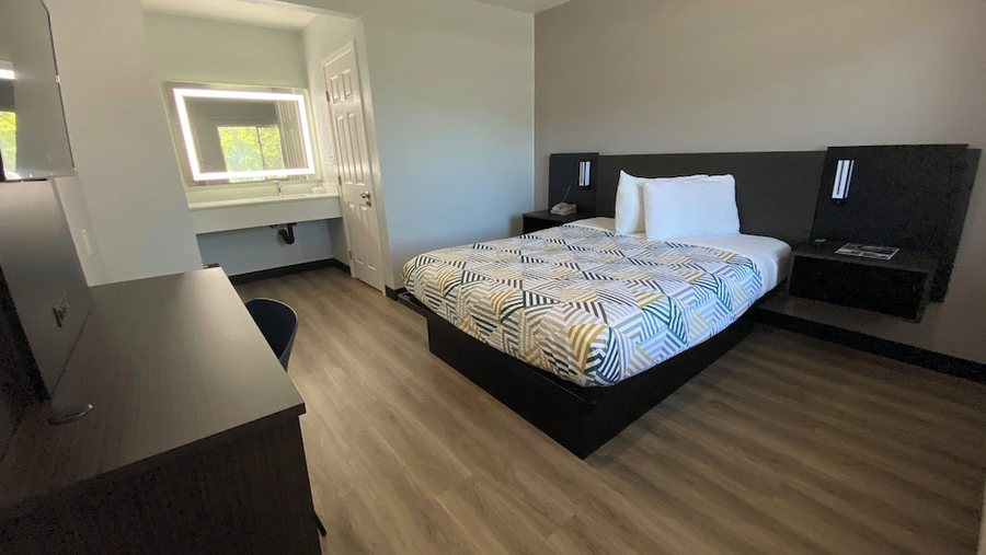 Motel 6 Costa Mesa CA — Guest room
