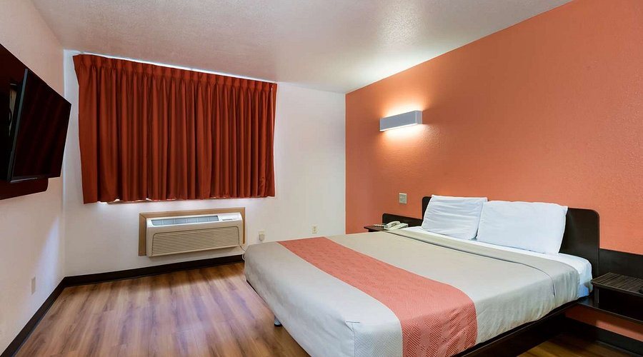 Motel 6 Davenport — Guest room