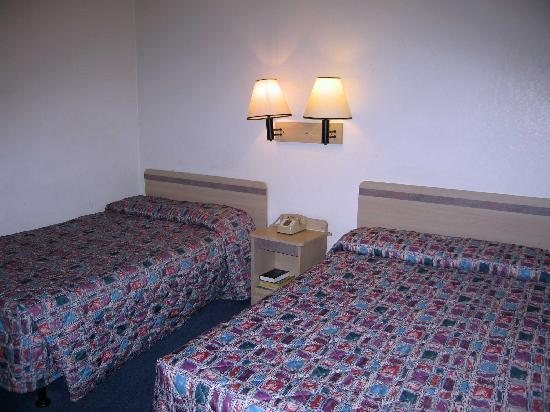 Motel 6 Dayton OH — Guest room
