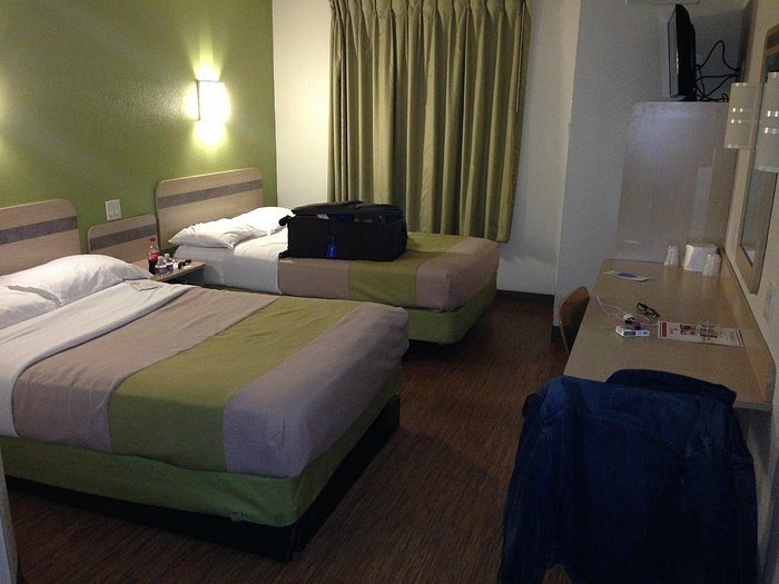 Motel 6 Denver East Aurora — Guest room