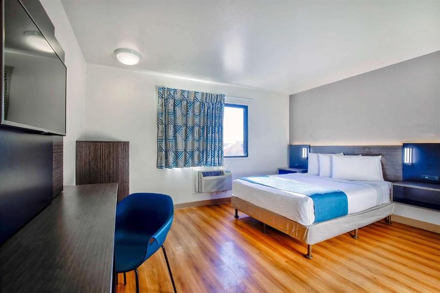 Motel 6 Duluth MN — Guest room