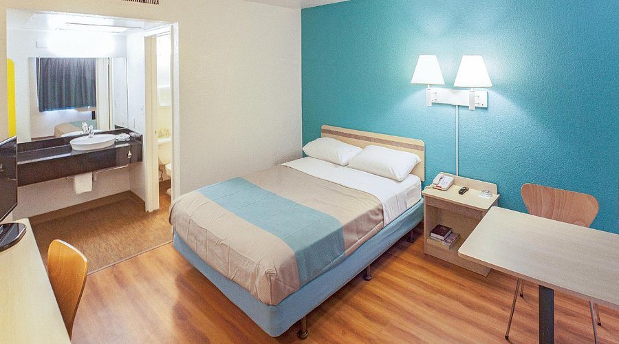 Motel 6 El Paso Southeast — Guest room