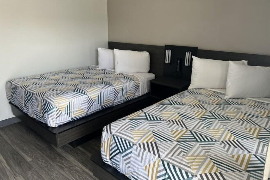 Motel 6 Ely — Guest room