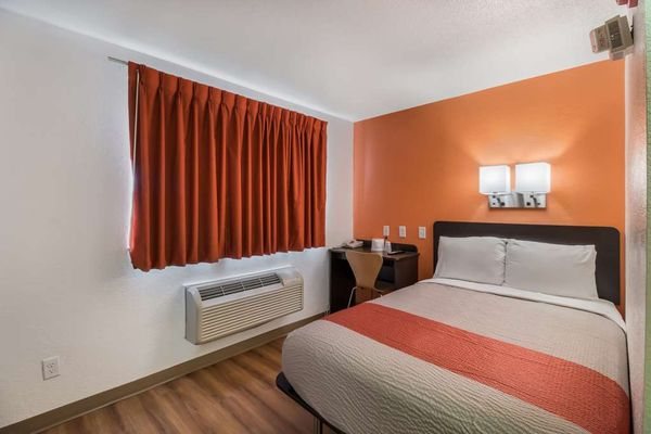 Motel 6 Fargo South — Guest room