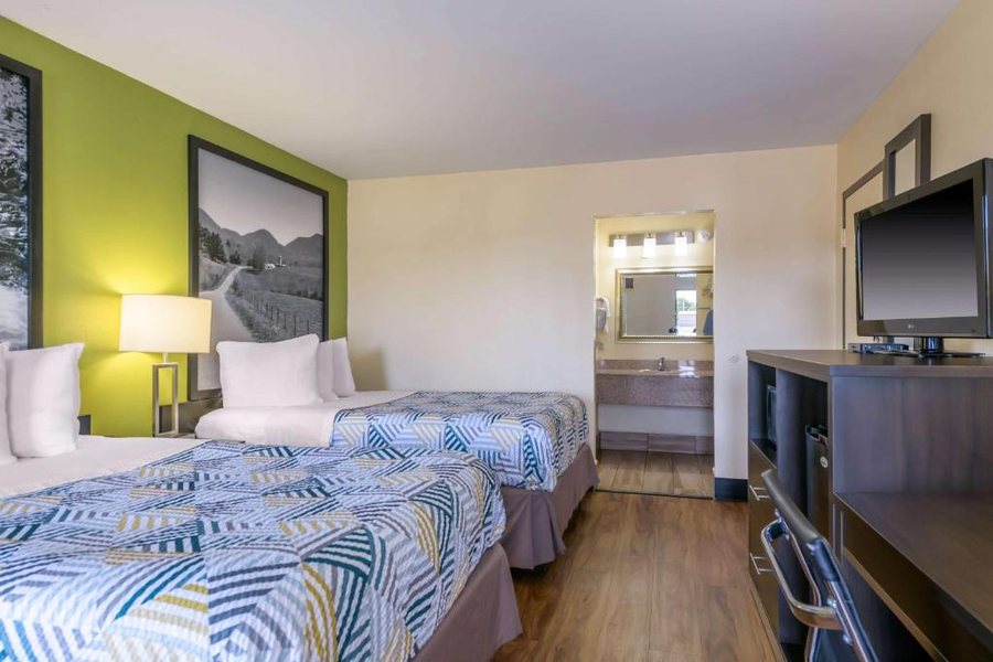Motel 6 Forsyth — Guest room