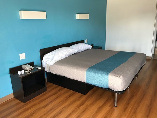 Motel 6 Fort Worth Northside — Guest room