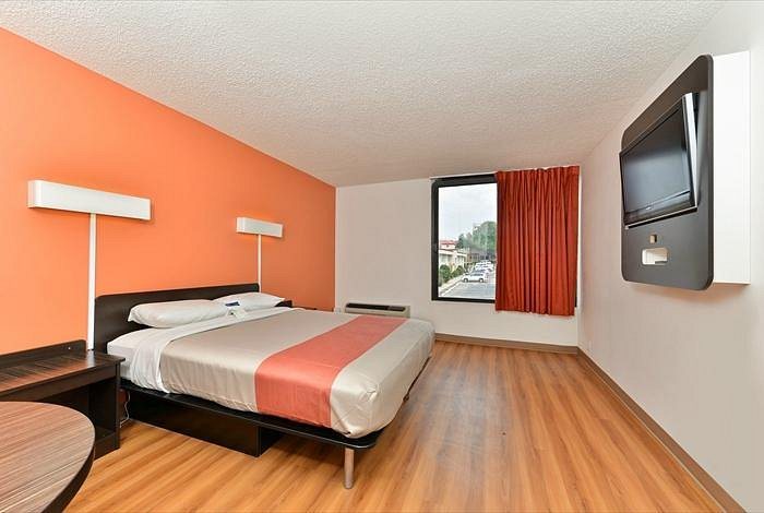 Motel 6 Ft Worth Downtown East — Guest room