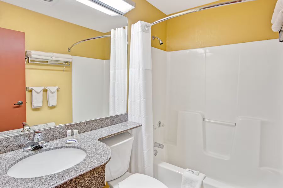 Motel 6 Gatlinburg TN Smoky Mountains — Bathroom