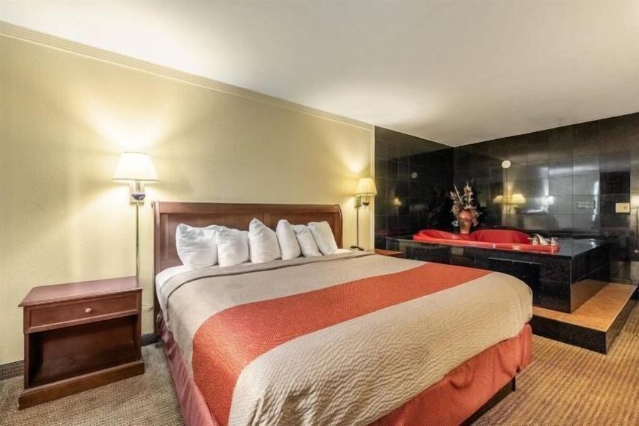 Motel 6 Gatlinburg TN Smoky Mountains — Guest room