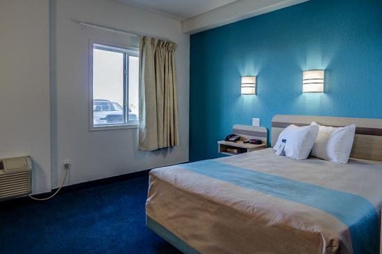 Motel 6 Grand Prairie Interstate 30 — Guest room
