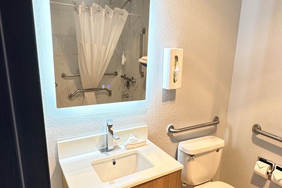 Motel 6 Grants NM — Bathroom