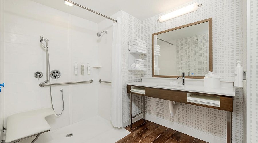Motel 6 Grants Pass OR — Bathroom