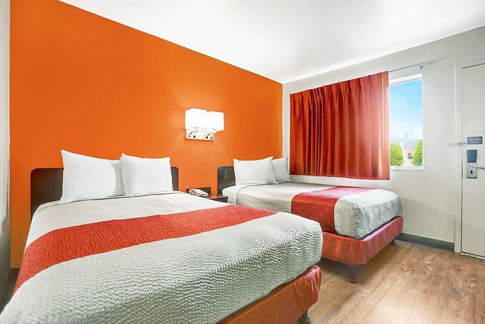 Motel 6 Grants Pass OR — Guest room